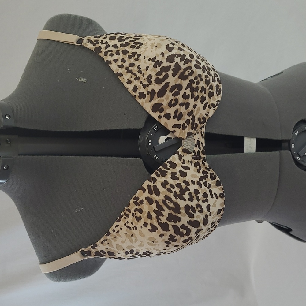 Maidenform EUC 🐆 leopard print bra size 38C